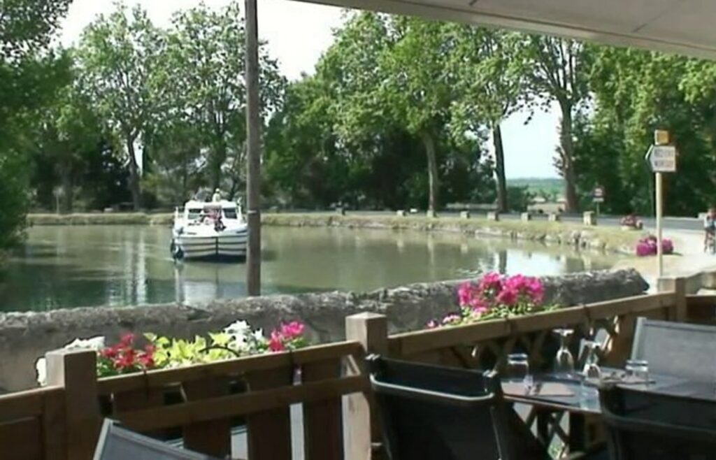 domaine-de-soustres-restaurant-tour sarrasine-Poilhes